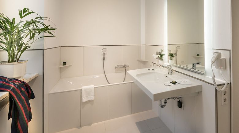 <b>Hotel Palmenhof Room</b>. Images powered by <a href="https://www.leonardoworldwide.com/" title="Leonardo Worldwide" target="_blank">Leonardo</a>.