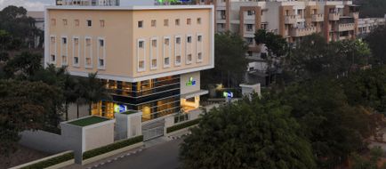 Holiday Inn Express Pune Pimpri Exterior