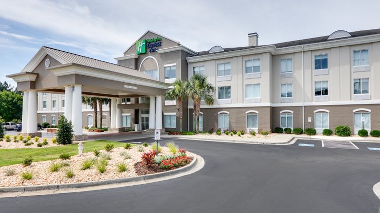 Holiday Inn Express & Suites Dublin Exterior