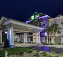 Holiday Inn Express & Suites Dublin Exterior
