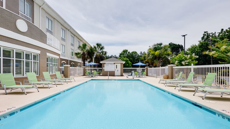 <b>Holiday Inn Express & Suites Dublin Pool</b>. Images powered by <a href="https://www.leonardoworldwide.com/" title="Leonardo Worldwide" target="_blank">Leonardo</a>.