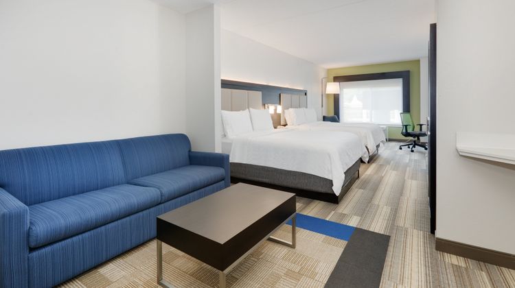 Holiday Inn Express & Suites Dublin Suite