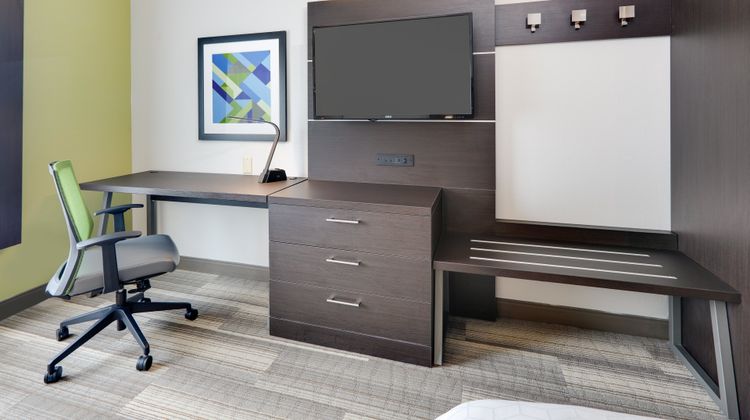 Holiday Inn Express & Suites Dublin Room