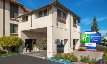 Holiday Inn Express Hotel & Suites