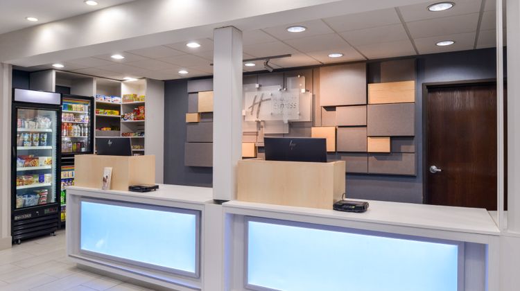 Holiday Inn Express Wixom Lobby