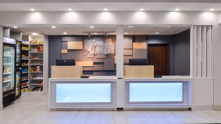 Holiday Inn Express Wixom Lobby