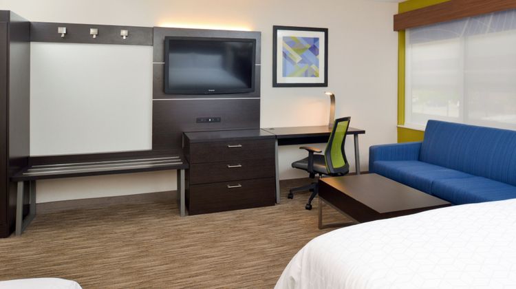 Holiday Inn Express Wixom Room