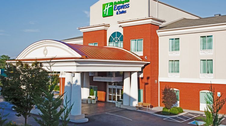 Holiday Inn Express Hotel & Suites Exterior