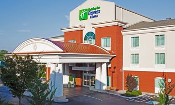 Holiday Inn Express Hotel & Suites