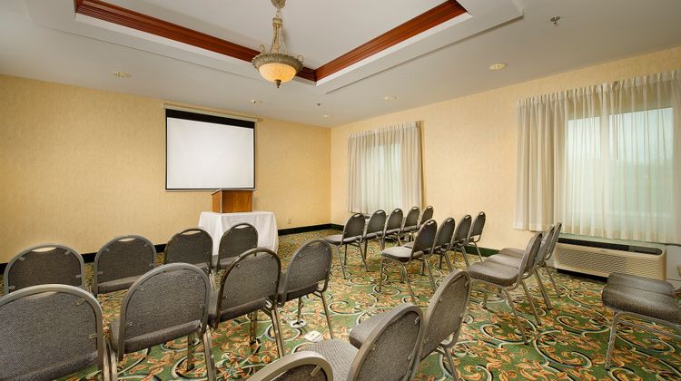 Holiday Inn Express Hotel & Suites Meeting