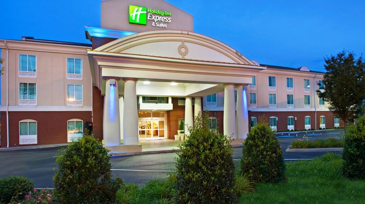Holiday Inn Express Hotel & Suites Exterior