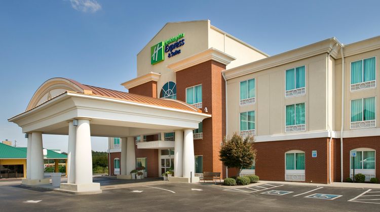 Holiday Inn Express Hotel & Suites Exterior