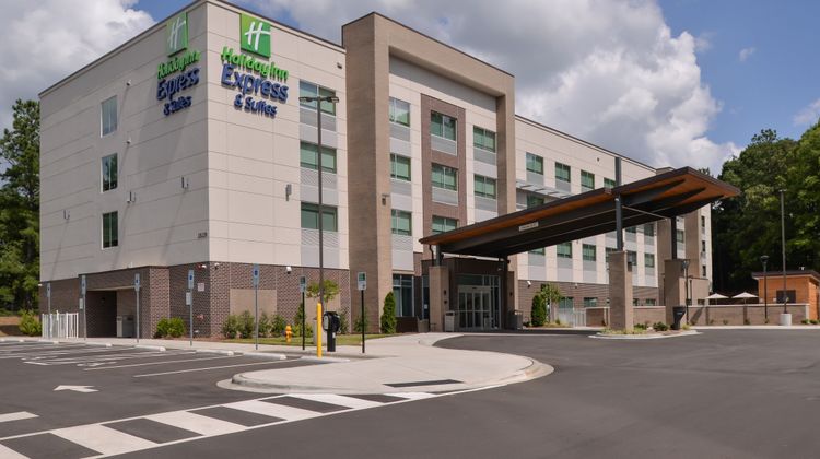 Holiday Inn Express & Suites Charlotte Exterior