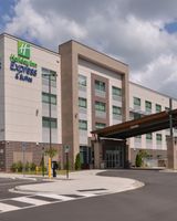 Holiday Inn Express & Suites Charlotte