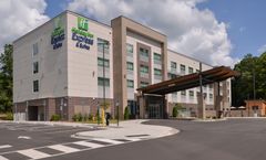 Holiday Inn Express & Suites Charlotte