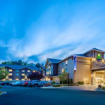 Holiday Inn Express Hotel & Suites