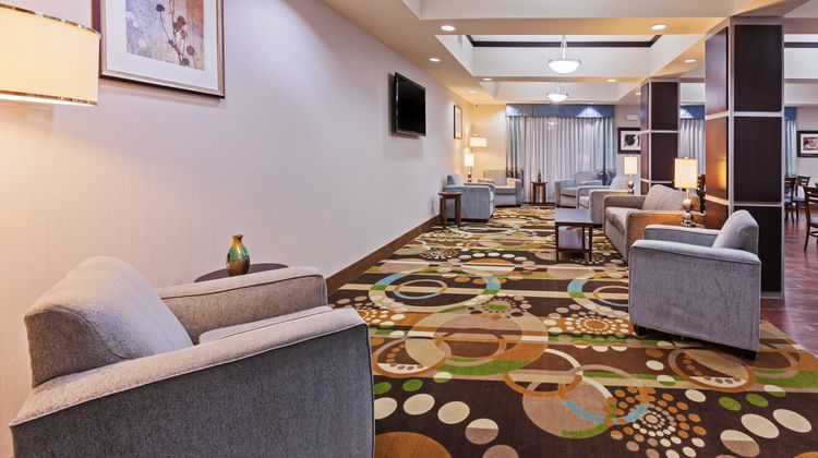 Holiday Inn Express Cleveland Lobby