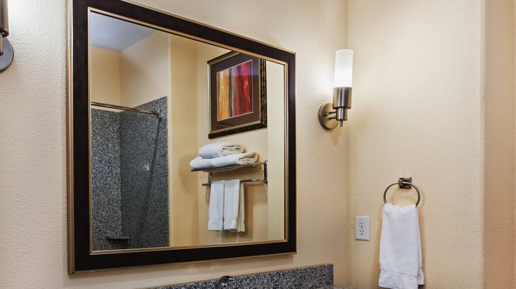 Holiday Inn Express Cleveland Room