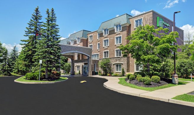 Holiday Inn Express Whitby Oshawna Exterior