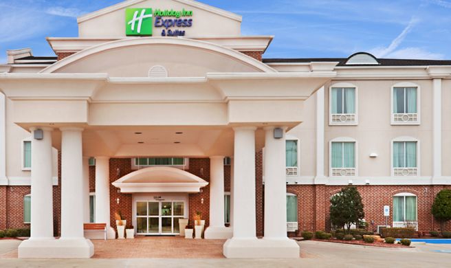 Holiday Inn Express & Suites Waxahachie Exterior