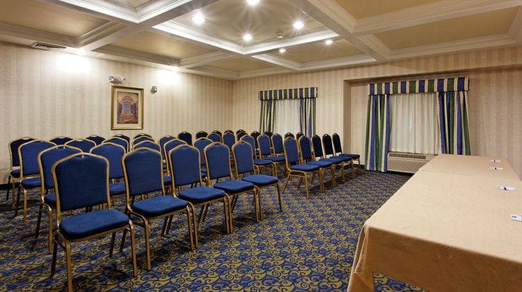 Holiday Inn Express Lobby