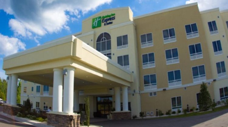 Holiday Inn Express & Suites Havelock Exterior