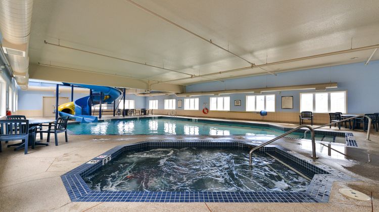 Staybridge Suites Calgary Airport Pool