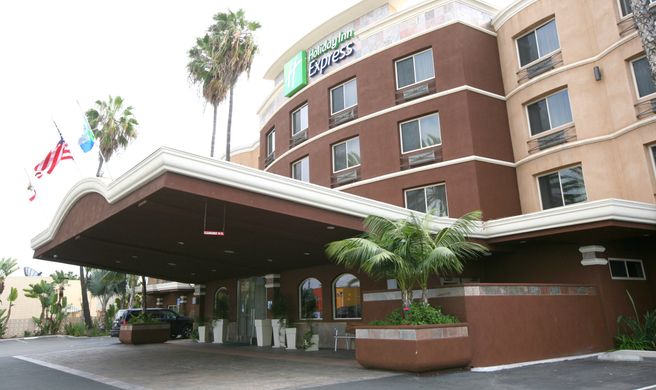 Holiday Inn Express & Suites San Diego S Exterior