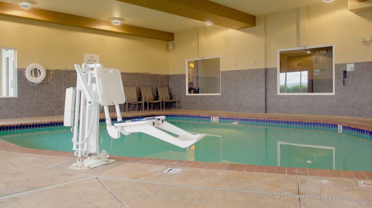 Holiday Inn Express Hotel & Suites Pool