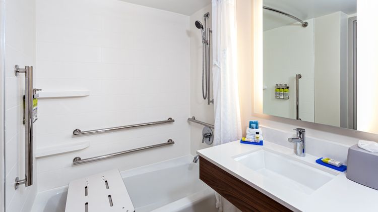 Holiday Inn Express Tampa-Brandon Room