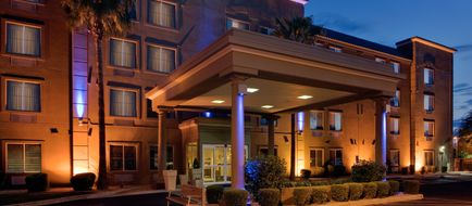 Holiday Inn Express Hotel & Suites Exterior