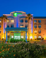 Holiday Inn Express Hotel & Suites