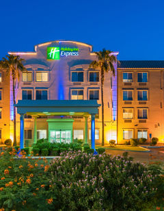 Holiday Inn Express Hotel & Suites