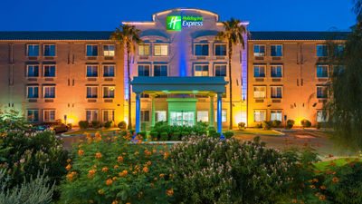 Holiday Inn Express Hotel & Suites