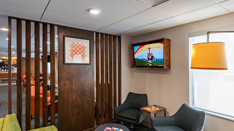 Holiday Inn Express Hotel & Suites Lobby