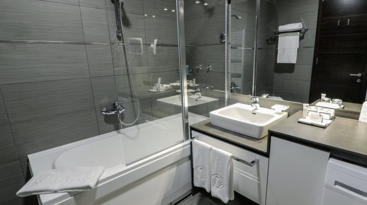 Bosmal Arjaan by Rotana Room