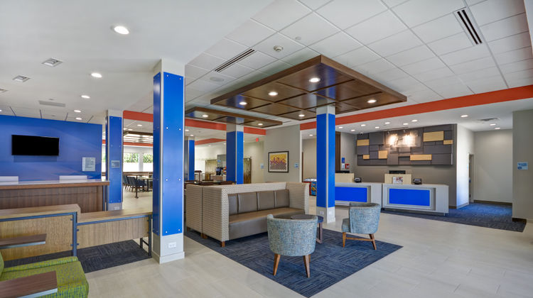 Holiday Inn Express-Suites Houston NASA Lobby