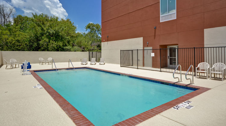 Holiday Inn Express-Suites Houston NASA Pool