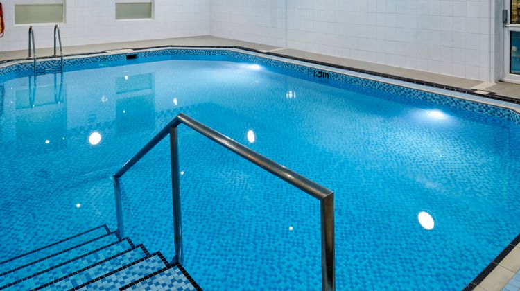 Holiday Inn Leeds Garforth Pool