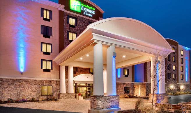 Holiday Inn Express Hotel & Suites Exterior