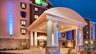 Holiday Inn Express Hotel & Suites