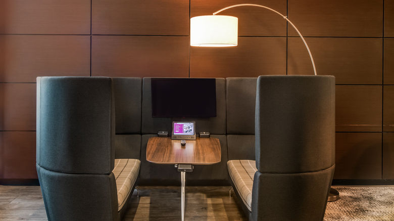 <b>Crowne Plaza Milwaukee South Lobby</b>. Images powered by <a href="https://www.leonardoworldwide.com/" title="Leonardo Worldwide" target="_blank">Leonardo</a>.