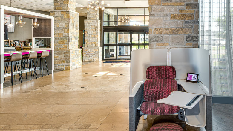 <b>Crowne Plaza Milwaukee South Lobby</b>. Images powered by <a href="https://www.leonardoworldwide.com/" title="Leonardo Worldwide" target="_blank">Leonardo</a>.