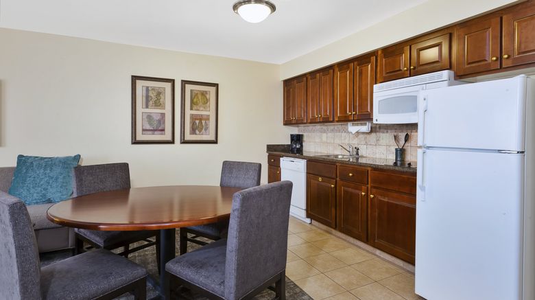 <b>Staybridge Suites Lansing-Okemos Room</b>. Images powered by <a href="https://www.leonardoworldwide.com/" title="Leonardo Worldwide" target="_blank">Leonardo</a>.