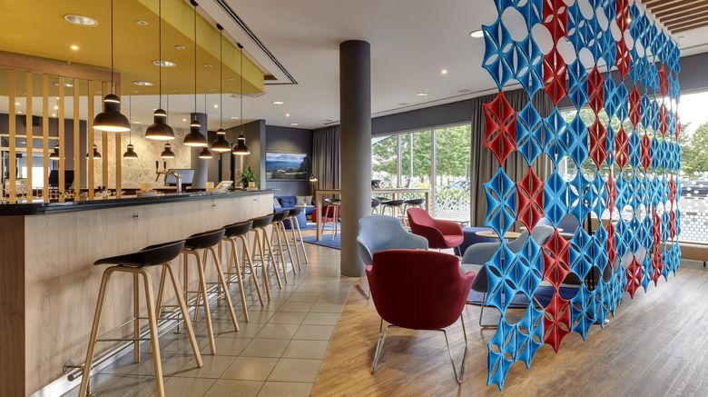 <b>Holiday Inn Express Cologne Muelheim Lobby</b>. Images powered by <a href="https://www.leonardoworldwide.com/" title="Leonardo Worldwide" target="_blank">Leonardo</a>.