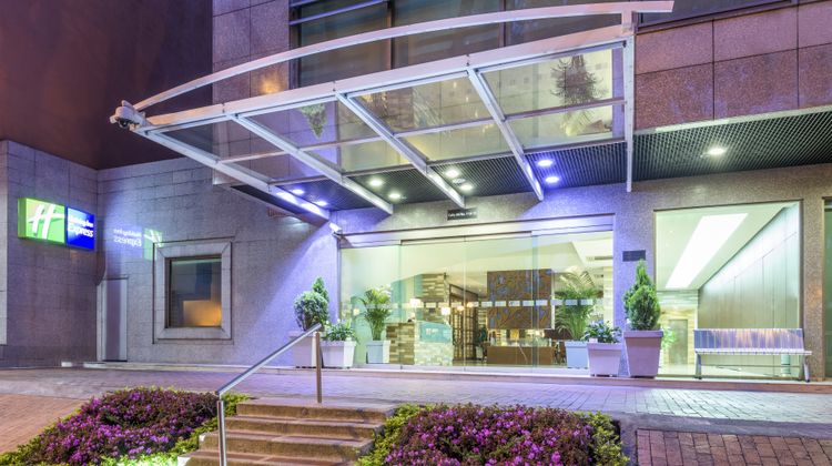 Holiday Inn Express Parque 93 Exterior
