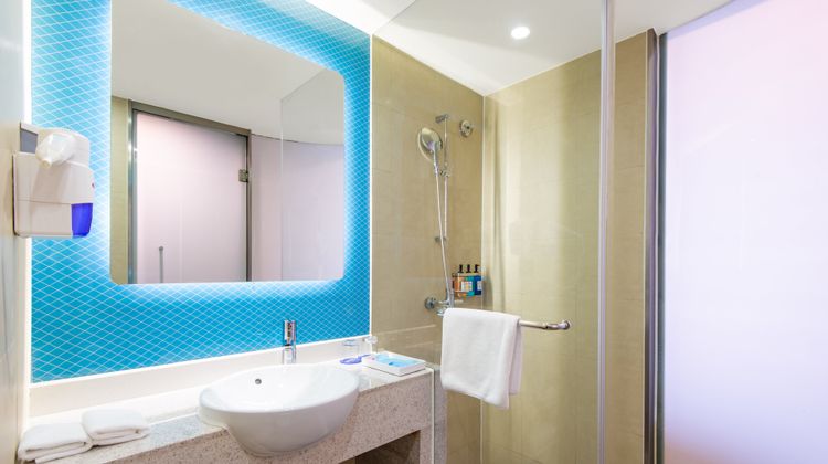 Holiday Inn Express Putuo Shanghai Room