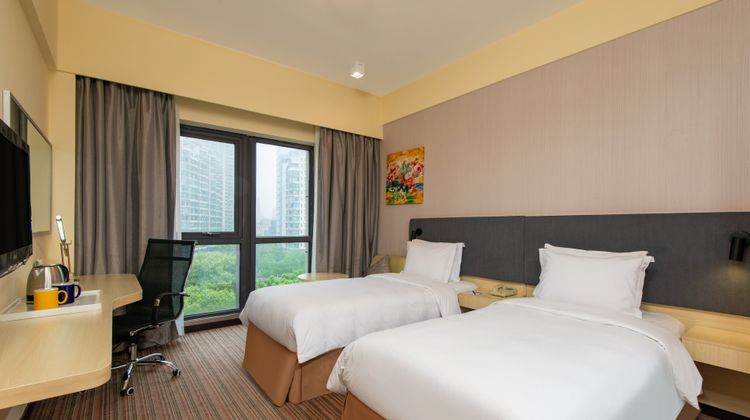 Holiday Inn Express Putuo Shanghai Room