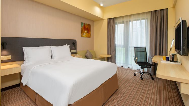 Holiday Inn Express Putuo Shanghai Room