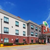 Holiday Inn Express Hotel & Suites